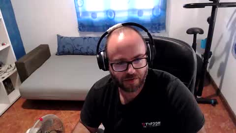 Snapshot of ravingr3d3 chatting on September 28, 2:22 pm ravingr3d3 online show from September 28, 2:22 pm