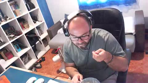 Snapshot of ravingr3d3 chatting on October 1, 8:09 am ravingr3d3 online show from October 1, 8:09 am