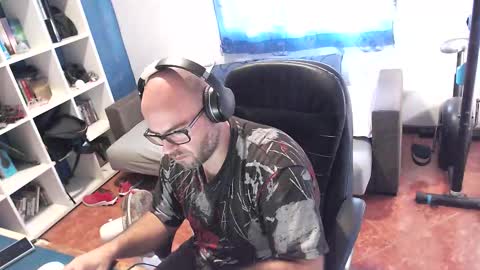 Snapshot of ravingr3d3 chatting on October 17, 8:28 am ravingr3d3 online show from October 17, 8:28 am