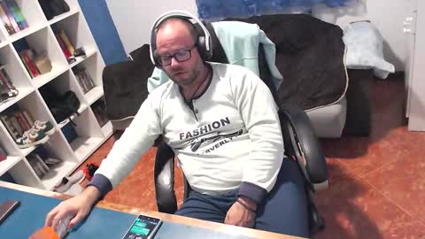 Snapshot of ravingr3d3 chatting on November 12, 11:25 pm ravingr3d3 online show from November 12, 11:25 pm