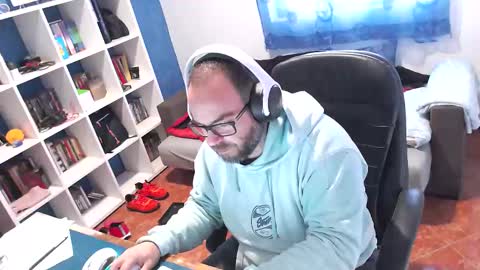 Snapshot of ravingr3d3 chatting on December 3, 9:51 am ravingr3d3 online show from December 3, 9:51 am