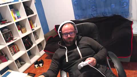 Snapshot of ravingr3d3 chatting on December 13, 9:53 pm ravingr3d3 online show from December 13, 9:53 pm