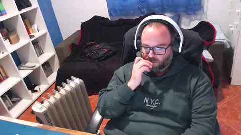 Snapshot of ravingr3d3 chatting on December 15, 2:54 pm ravingr3d3 online show from December 15, 2:54 pm