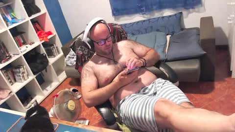 ravingr3d3 online show from May 26, 11:45 pm