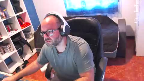 ravingr3d3 online show from June 9, 8:04 am