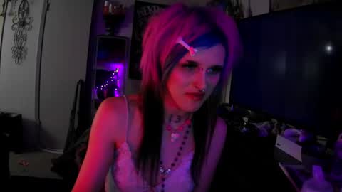 Snapshot of ravynstar13 chatting on September 29, 6:40 am ravynstar13 online show from September 29, 6:40 am