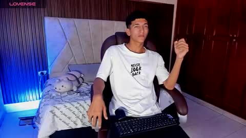 Snapshot of rayan_daivis chatting on October 10, 12:04 pm rayan_daivis online show from October 10, 12:04 pm