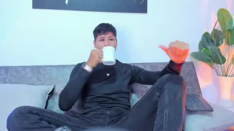 Snapshot of rayden_boy chatting on June 4, 12:00 pm rayden_boy online show from June 4, 12:00 pm