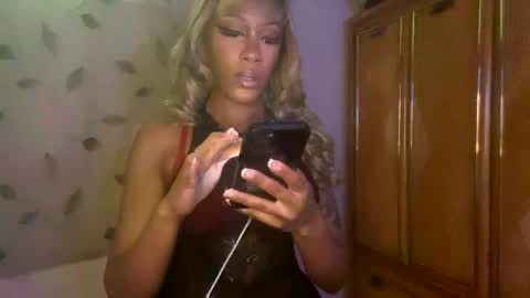 Raye Millian online show from August 3, 5:16 pm