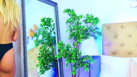 Snapshot of raysadrake chatting on March 27, 8:26 am RaysaDrake online show from March 27, 8:26 am