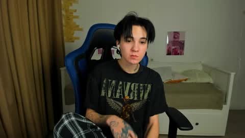 Snapshot of raytaylorr chatting on January 15, 5:45 am Ray online show from January 15, 5:45 am