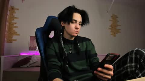 Snapshot of raytaylorr chatting on February 2, 11:31 am Ray online show from February 2, 11:31 am