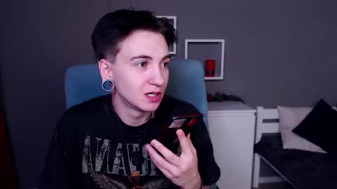 Snapshot of raytaylorr chatting on February 14, 5:48 am Ray online show from February 14, 5:48 am