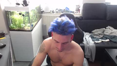 Rayzel online show from January 8, 1:02 pm