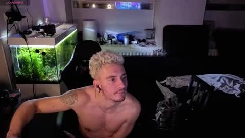 Rayzel online show from February 2, 6:06 pm