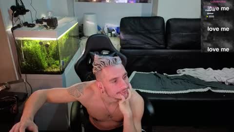 Rayzel online show from February 5, 12:48 am