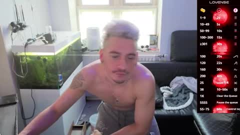 Rayzel online show from February 16, 1:18 pm