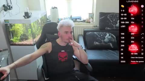 Rayzel online show from March 21, 1:16 pm