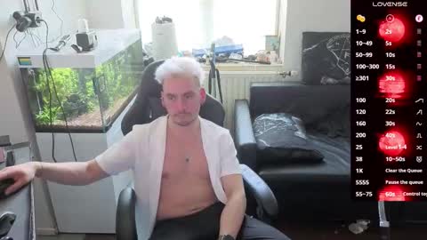 Rayzel online show from March 26, 1:06 pm