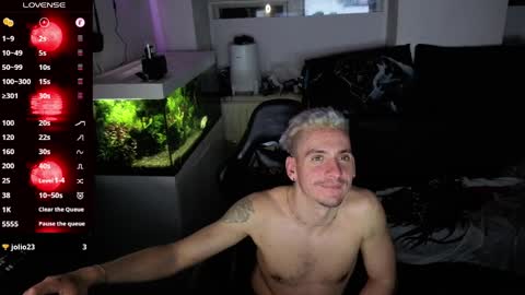 Rayzel online show from April 26, 9:01 pm