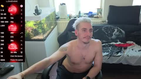 Rayzel online show from April 29, 1:48 pm