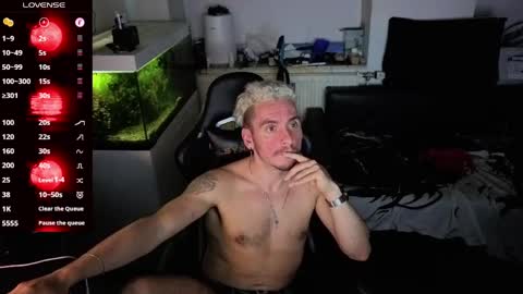 Rayzel online show from May 4, 11:56 pm