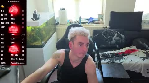 Rayzel online show from May 7, 11:59 am