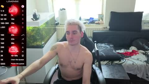 Rayzel online show from May 8, 11:59 am