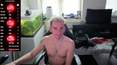 Rayzel online show from May 9, 5:40 pm