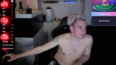 Rayzel online show from May 29, 1:03 am