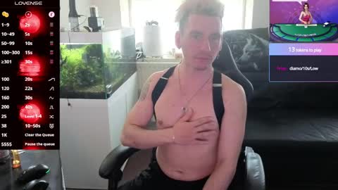 Rayzel online show from May 29, 1:09 pm