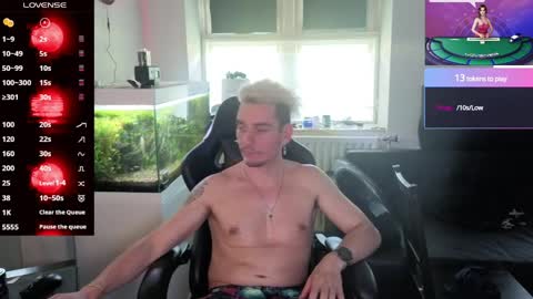 Rayzel online show from June 4, 5:52 pm