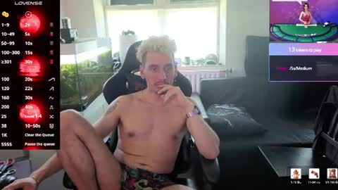 Rayzel White online show from June 22, 12:02 pm
