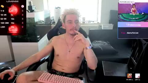 Rayzel White online show from June 28, 1:28 pm