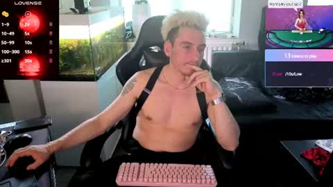 Rayzel White online show from July 1, 5:02 pm