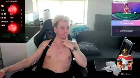 Rayzel White online show from July 3, 3:18 pm