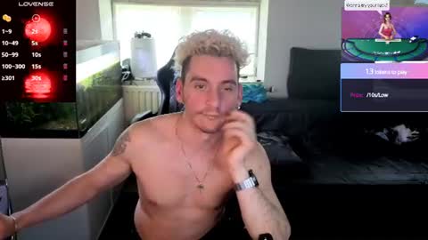 Rayzel White online show from July 4, 1:17 pm