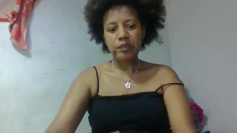 Snapshot of razanastine chatting on December 1, 11:37 am razanastine online show from December 1, 11:37 am