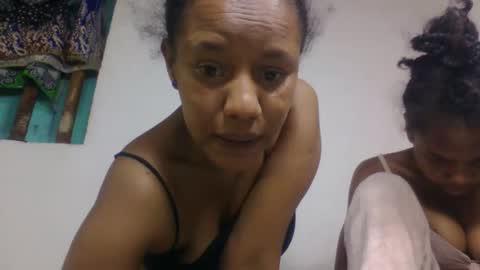 Snapshot of razanastine chatting on December 15, 10:58 pm razanastine online show from December 15, 10:58 pm