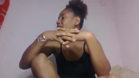 Snapshot of razanastine chatting on December 18, 8:31 am razanastine online show from December 18, 8:31 am