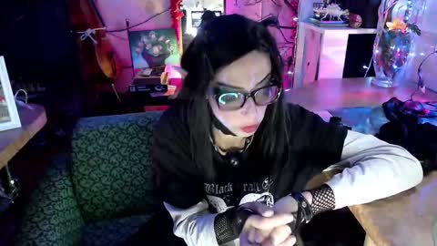 Snapshot of raziel_haze chatting on December 2, 10:45 pm Yrriel Strife Candy-Demon Caveboy mr. Cringe online show from December 2, 10:45 pm