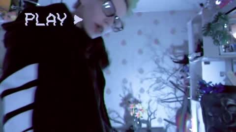Snapshot of raziel_haze chatting on December 5, 8:11 am Yrriel Strife Candy-Demon Caveboy mr. Cringe online show from December 5, 8:11 am