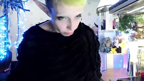 Snapshot of raziel_haze chatting on December 13, 7:43 pm Yrriel Strife Candy-Demon Caveboy mr. Cringe online show from December 13, 7:43 pm