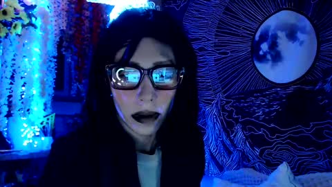 Snapshot of raziel_haze chatting on January 1, 4:50 am Yrriel Strife Candy-Demon Caveboy mr. Cringe online show from January 1, 4:50 am