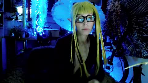Snapshot of raziel_haze chatting on January 4, 1:42 pm Yrriel Strife Candy-Demon Caveboy mr. Cringe online show from January 4, 1:42 pm