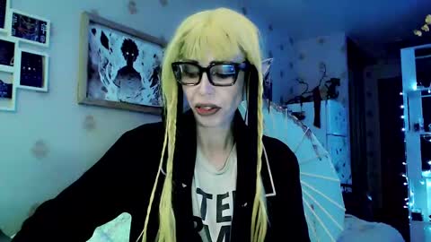 Snapshot of raziel_haze chatting on January 6, 4:26 am Yrriel Strife Candy-Demon Caveboy mr. Cringe online show from January 6, 4:26 am