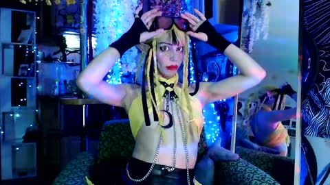Snapshot of raziel_haze chatting on January 8, 2:46 pm Yrriel Strife Candy-Demon Caveboy mr. Cringe online show from January 8, 2:46 pm