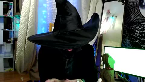 Snapshot of raziel_haze chatting on January 11, 7:16 pm Yrriel Strife Candy-Demon Caveboy mr. Cringe online show from January 11, 7:16 pm