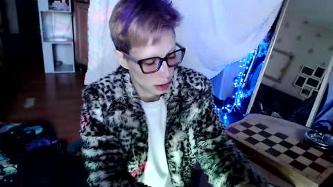 Snapshot of raziel_haze chatting on January 12, 10:02 am Yrriel Strife Candy-Demon Caveboy mr. Cringe online show from January 12, 10:02 am