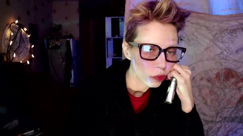 Snapshot of raziel_haze chatting on January 16, 2:09 am Yrriel Strife Candy-Demon Caveboy mr. Cringe online show from January 16, 2:09 am